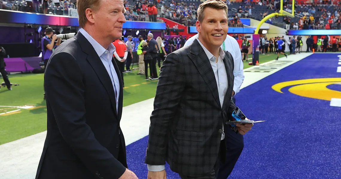 Scott Hanson Evacuates NFL RedZone Studio During Broadcast