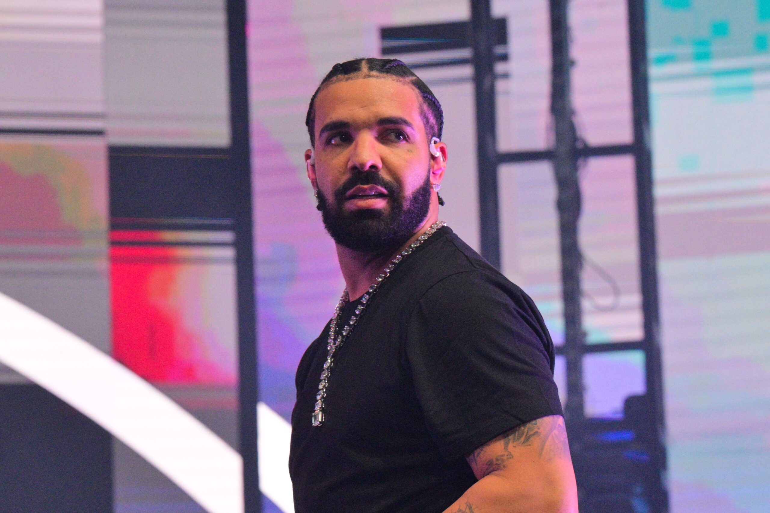 Drake Was Never Asked To Headline The Super Bowl, Source Claims