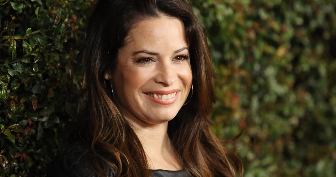 Holly Marie Combs Net Worth 2024 What Is The "Charmed" Icon Worth?