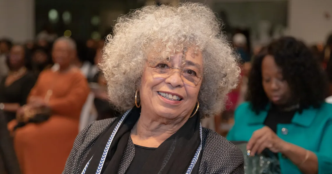 Angela Davis Net Worth 2024: What Is The Celebrated Activist & Author ...