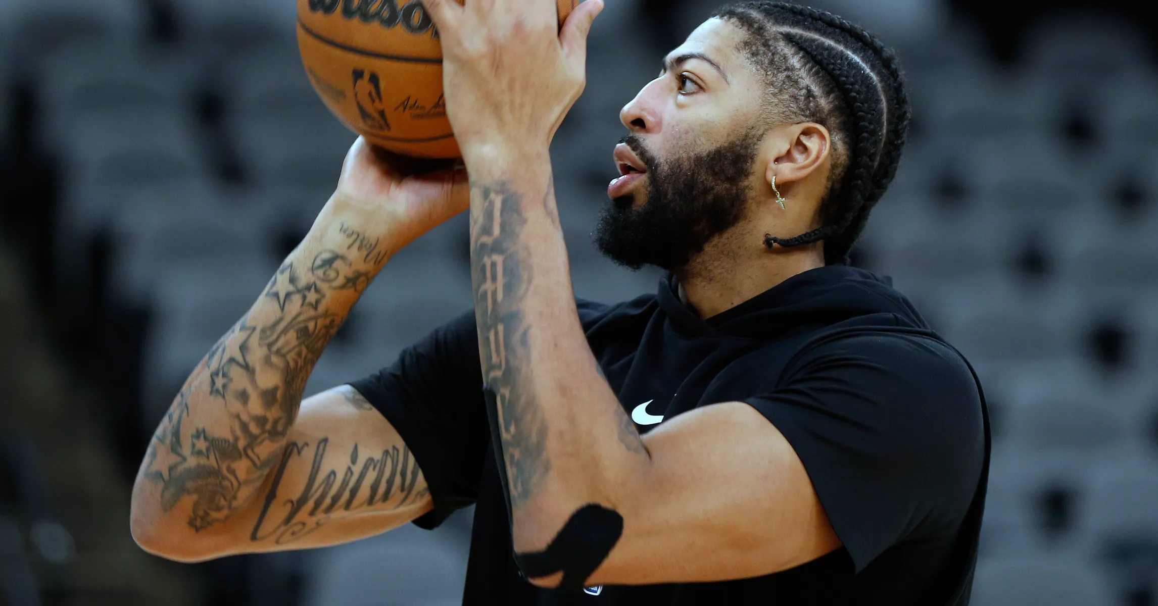 Lakers Fan Wins 75K With Half Court Heroics Watch