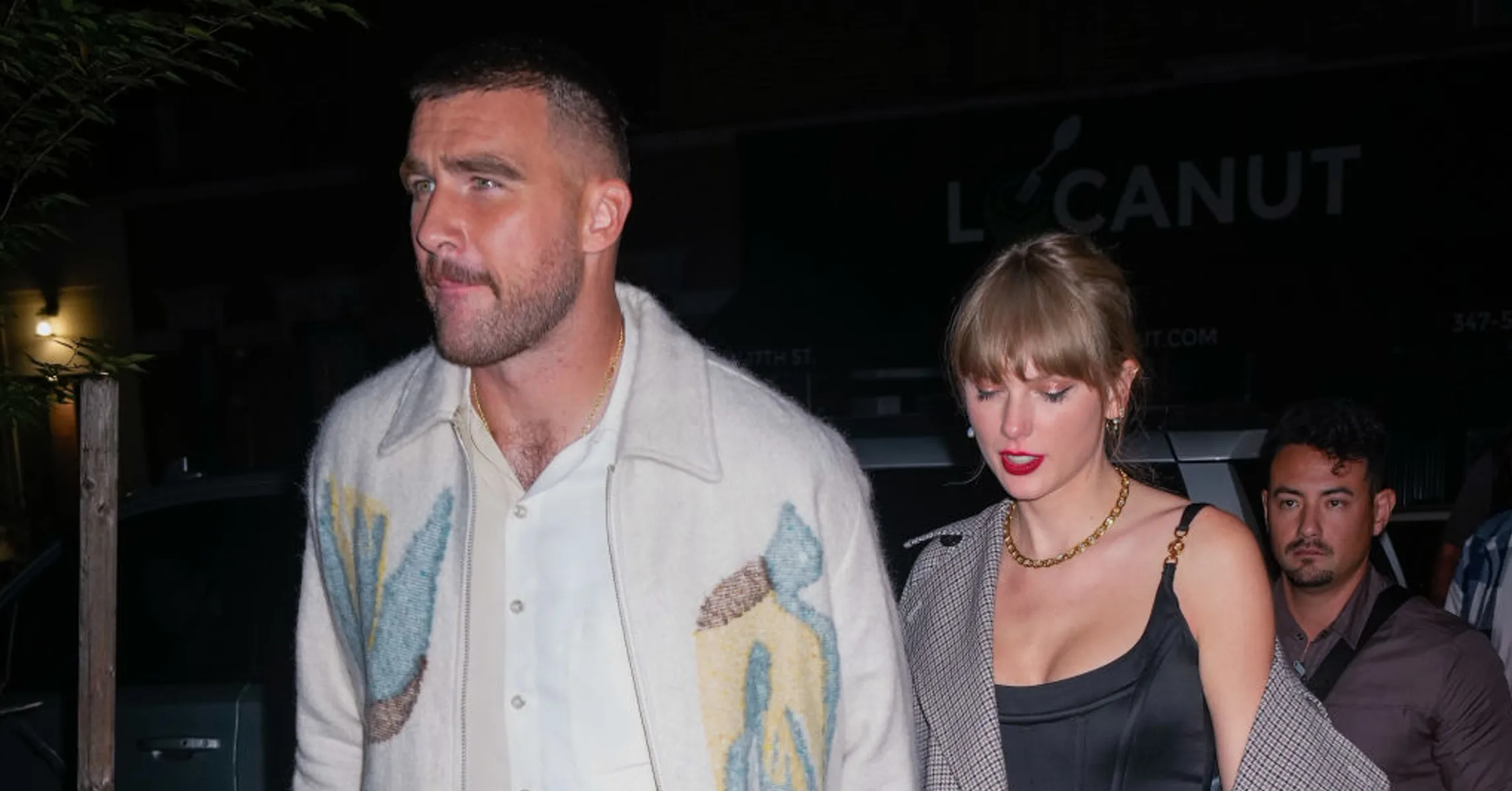 Taylor Swift And Travis Kelce Got Handsy Backstage At SNL