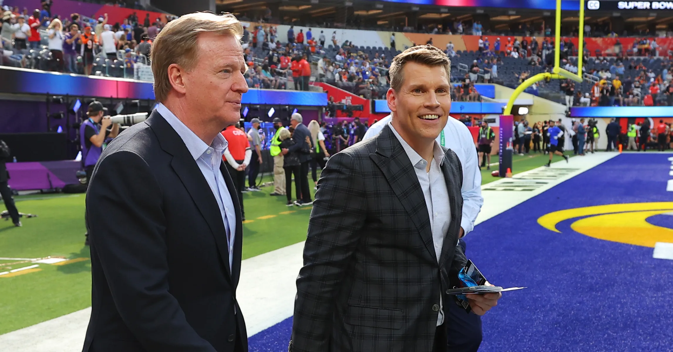 Scott Hanson Evacuates NFL RedZone Studio During Broadcast