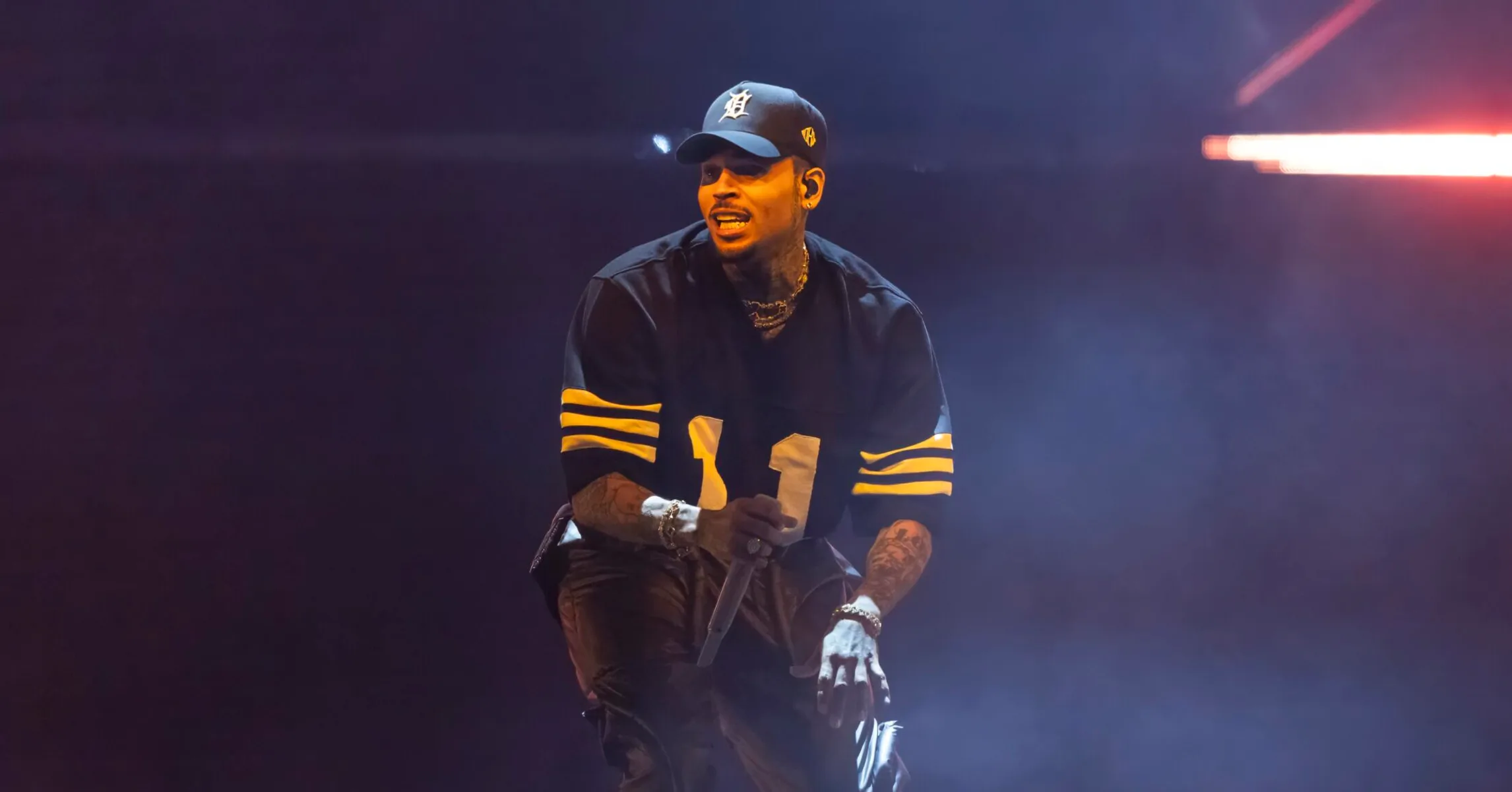 Chris Brown fan refutes viral rumor that he offered disabled meet & greet attendee ,000 and a refund