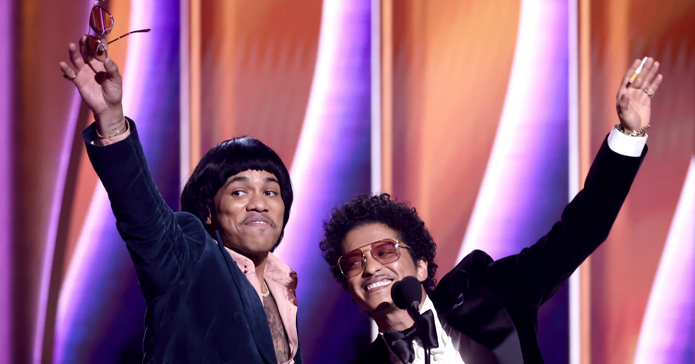 Bruno Mars Pranks Anderson .Paak By Wearing His Silk Sonic Wig