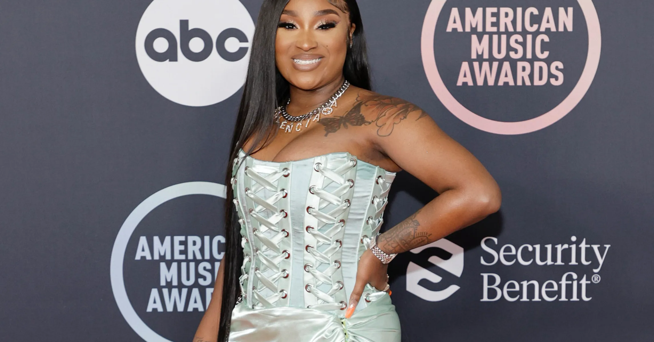 Erica Banks Sets The Tone For 2022 With A Handful Of Nearly-Nude Thirst  Traps