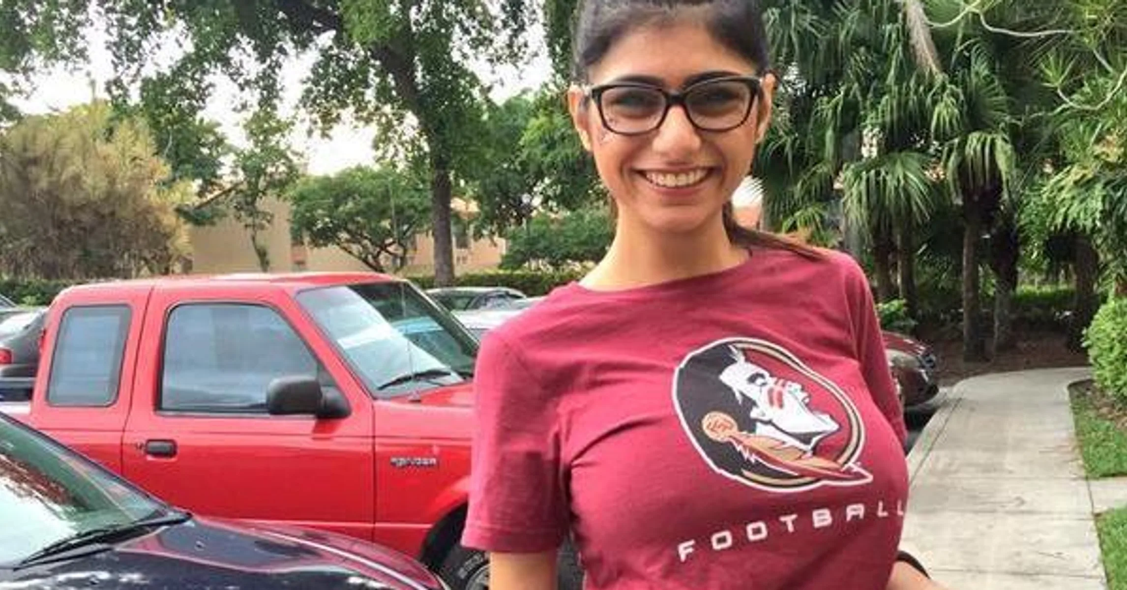 Mia Khalifa Calls Out Ole Miss QB For Sliding Into Her DMs