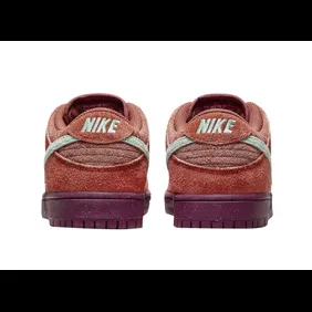 ipad_nike-sb-dunk-low-mystic-red-4