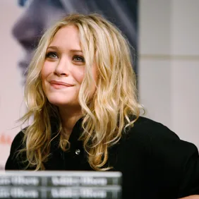 Ashley Olsen And Mary-Kate Olsen Sign Copies Of "Influence"
