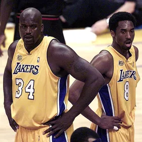 Los Angeles Lakers' Shaquille O'Neal (R) and Kobe