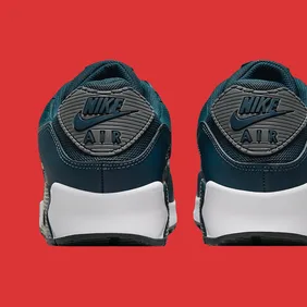 SneakerHeader.001