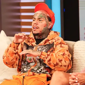 Tekashi 69 And Lenier Mesa Visit "El Gordo Y La Flaca"