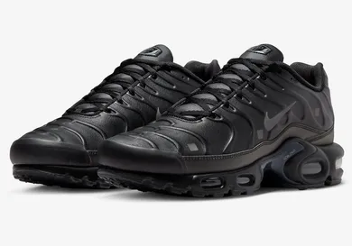 A-COLD-WALL-Nike-Air-Max-Plus-Black-FD7855-001-4