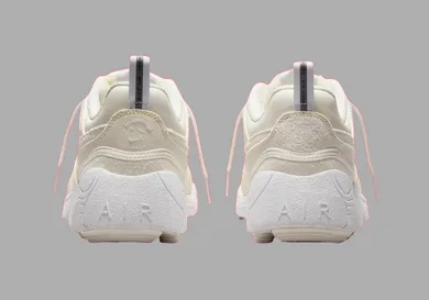 SneakerHeader.001