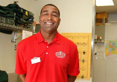 Former NFL Star Cris Carter Delivers Papa John's Pizza In Phoenix, Arizona