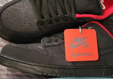 Supreme-Nike-SB-Dunk-Low-Black-HQ8487-001