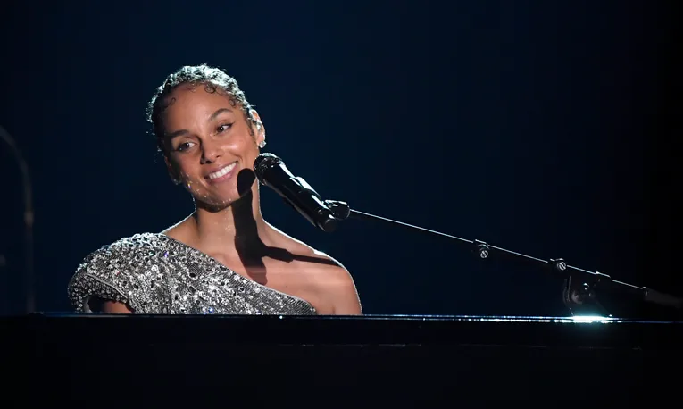 alicia keys super bowl mishap