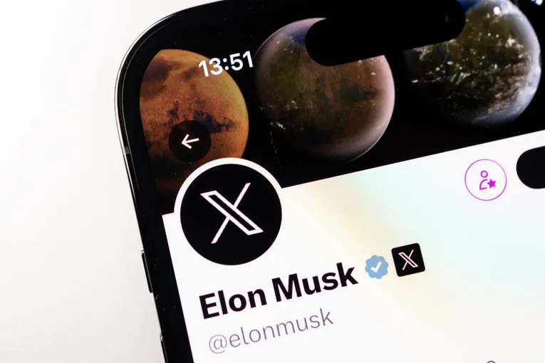 Elon Musk Begins Twitter Rebrand As X