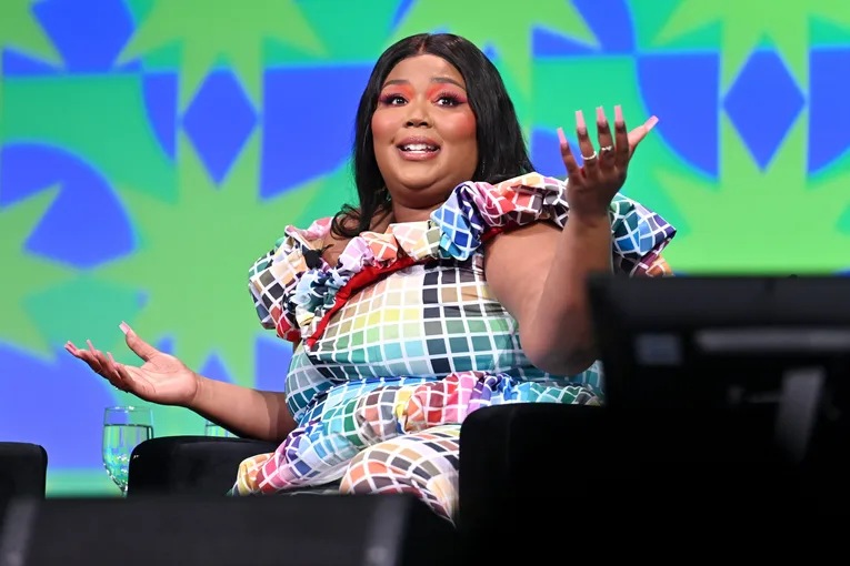 Lizzo Praised Amsterdams Banana Sex Show In Resurfaced Interview