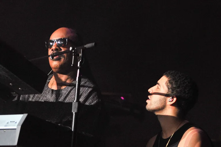 Stevie Wonder Thinks Kendrick Lamar & Drake Beef Is A "Distraction"