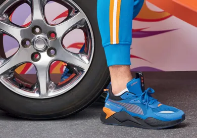 Hot hot sale wheels sneakers